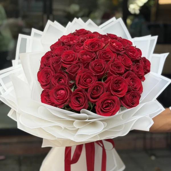 دسته گل رز سرخ