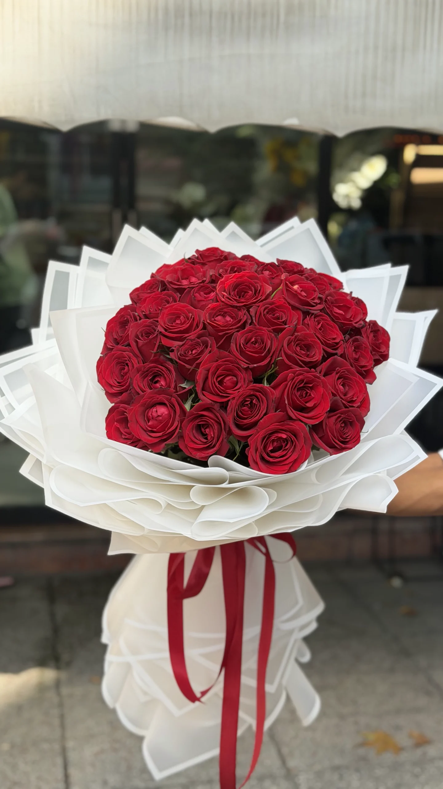 دسته گل رز سرخ